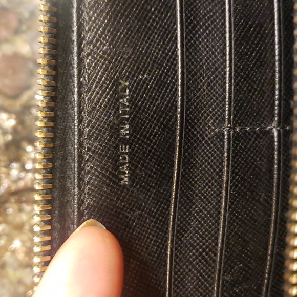 Prada Nylon zippy wallet black - Picture 5 of 12